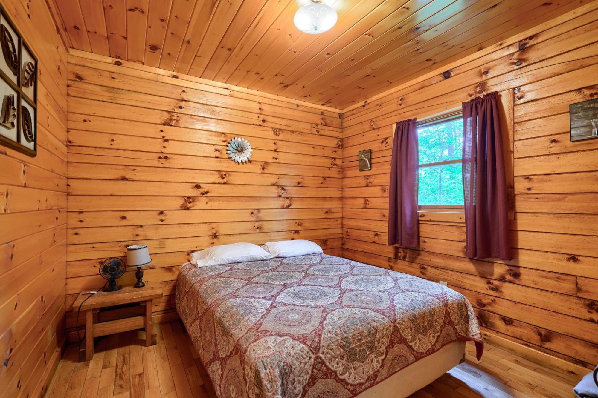 Blue Rose Cabins - Pine Ridge Cabin Logan Exteriör bild